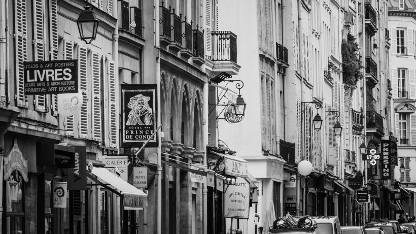 Typical busy Paris street